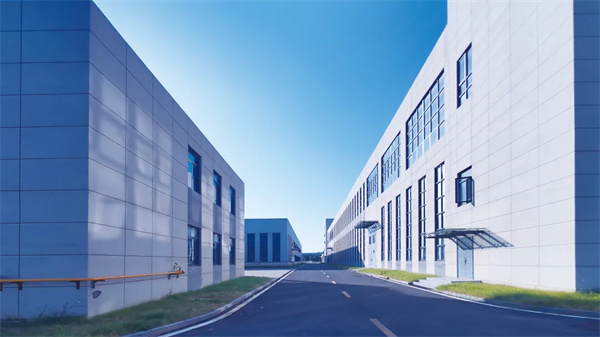 曼恩斯特重点支持CBIS2025丨曼恩斯特自研突破双层双控陶瓷模头技术壁垒 引领锂电智造创新升级