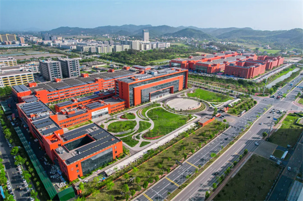 赢合科技：“干湿”双路径装备方案赋能固态电池产业化